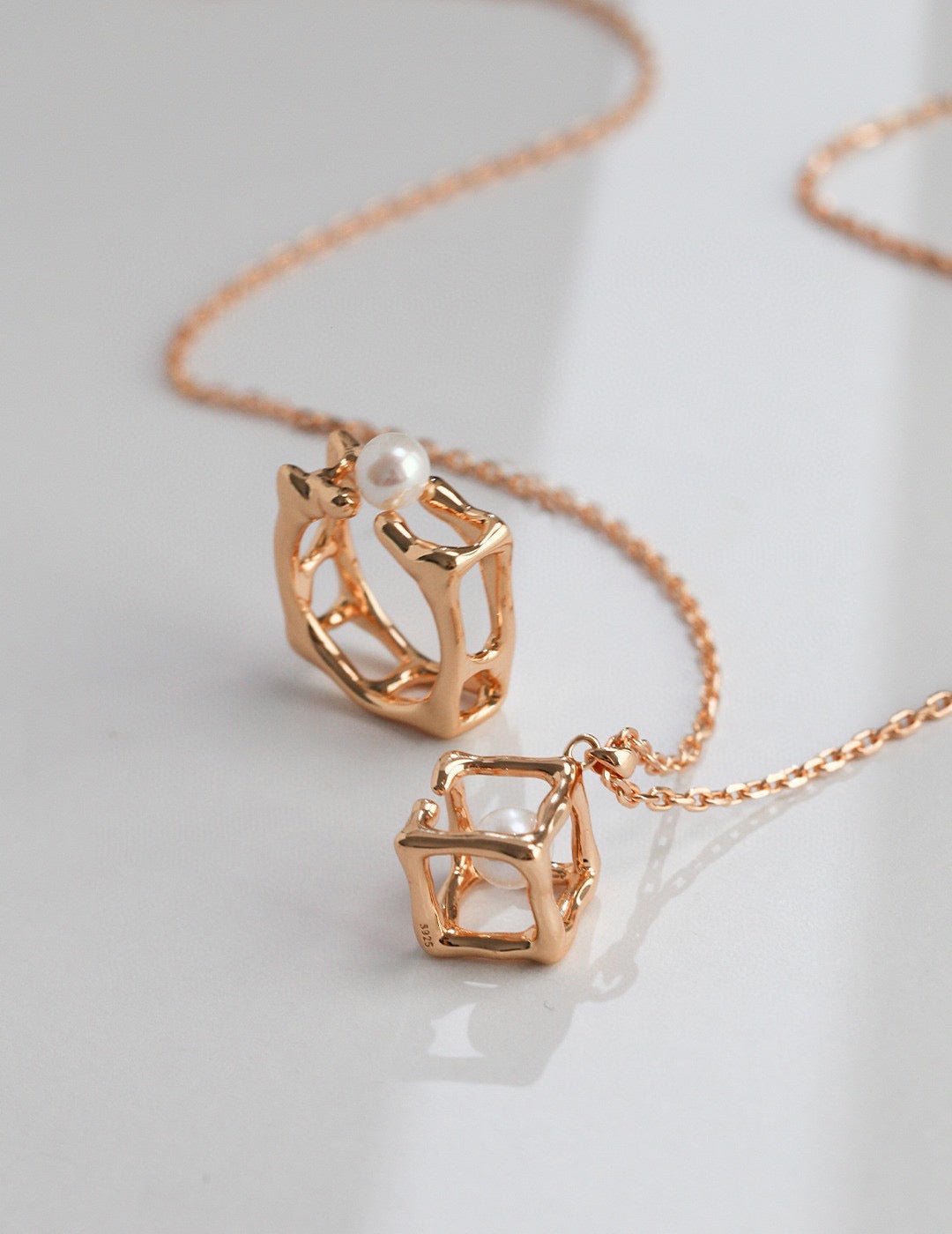 Three-Dimensional Geometric Natural Pearl Necklace