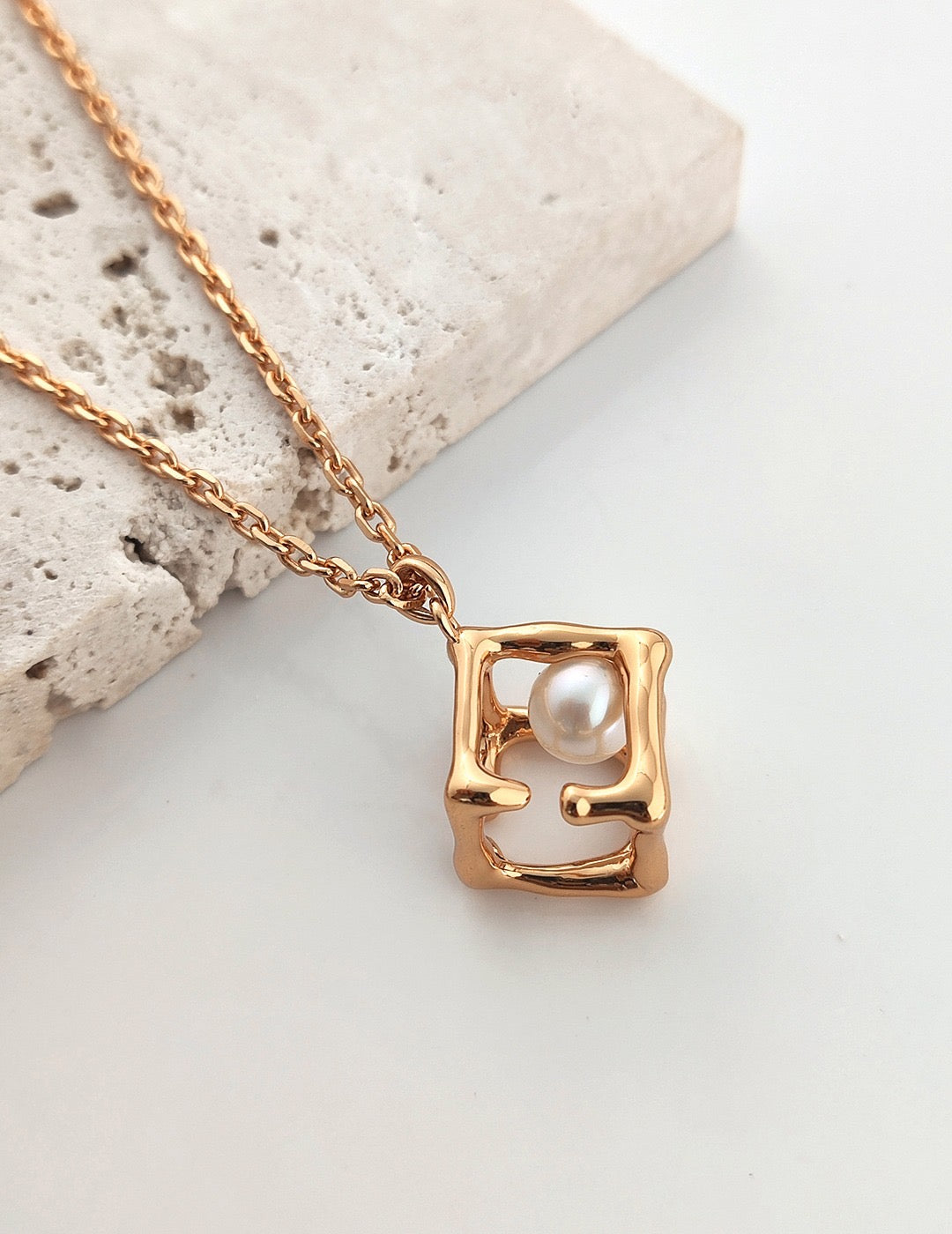 Three-Dimensional Geometric Natural Pearl Necklace