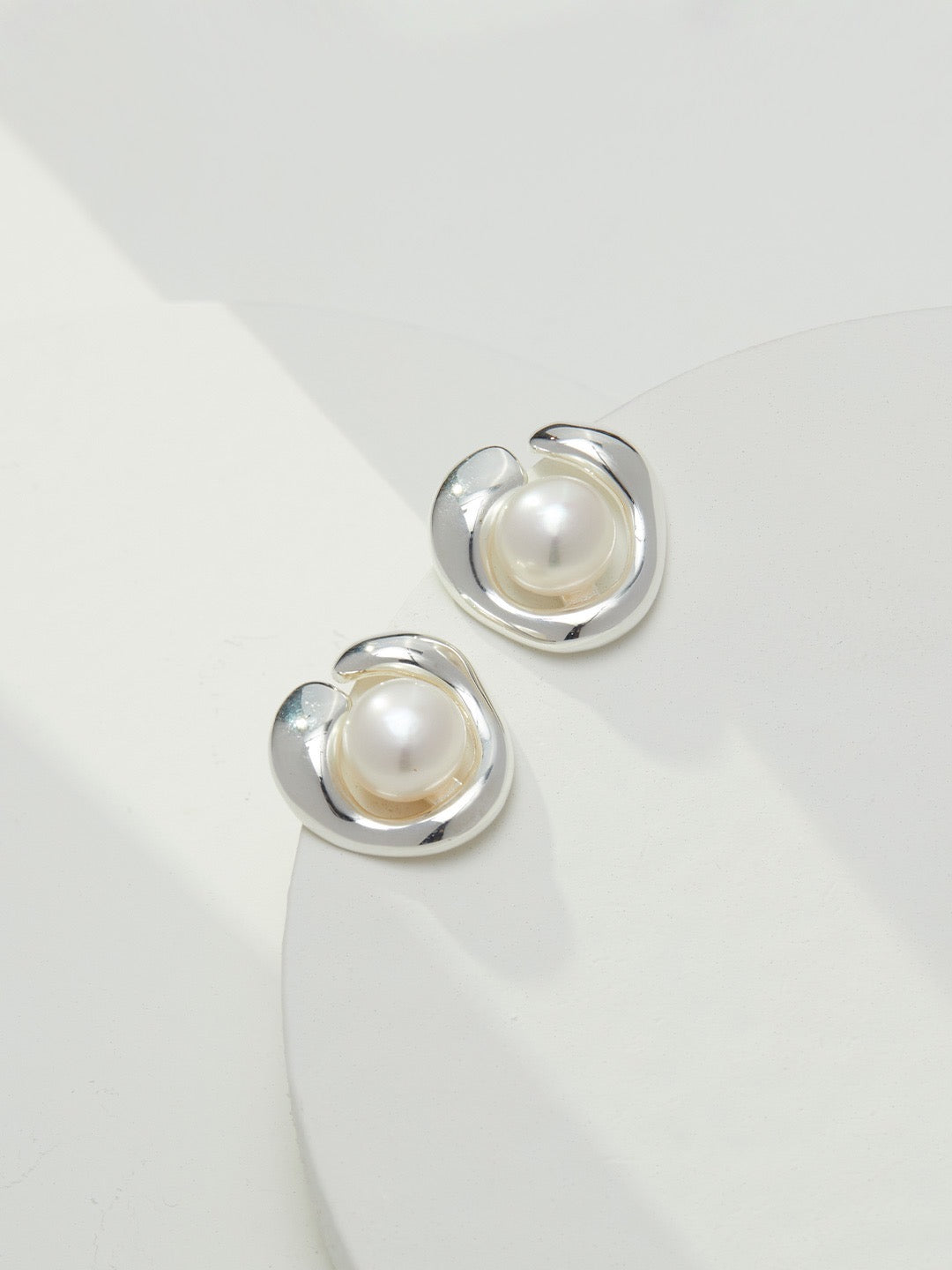 Remodeling Series Pearl Earrings