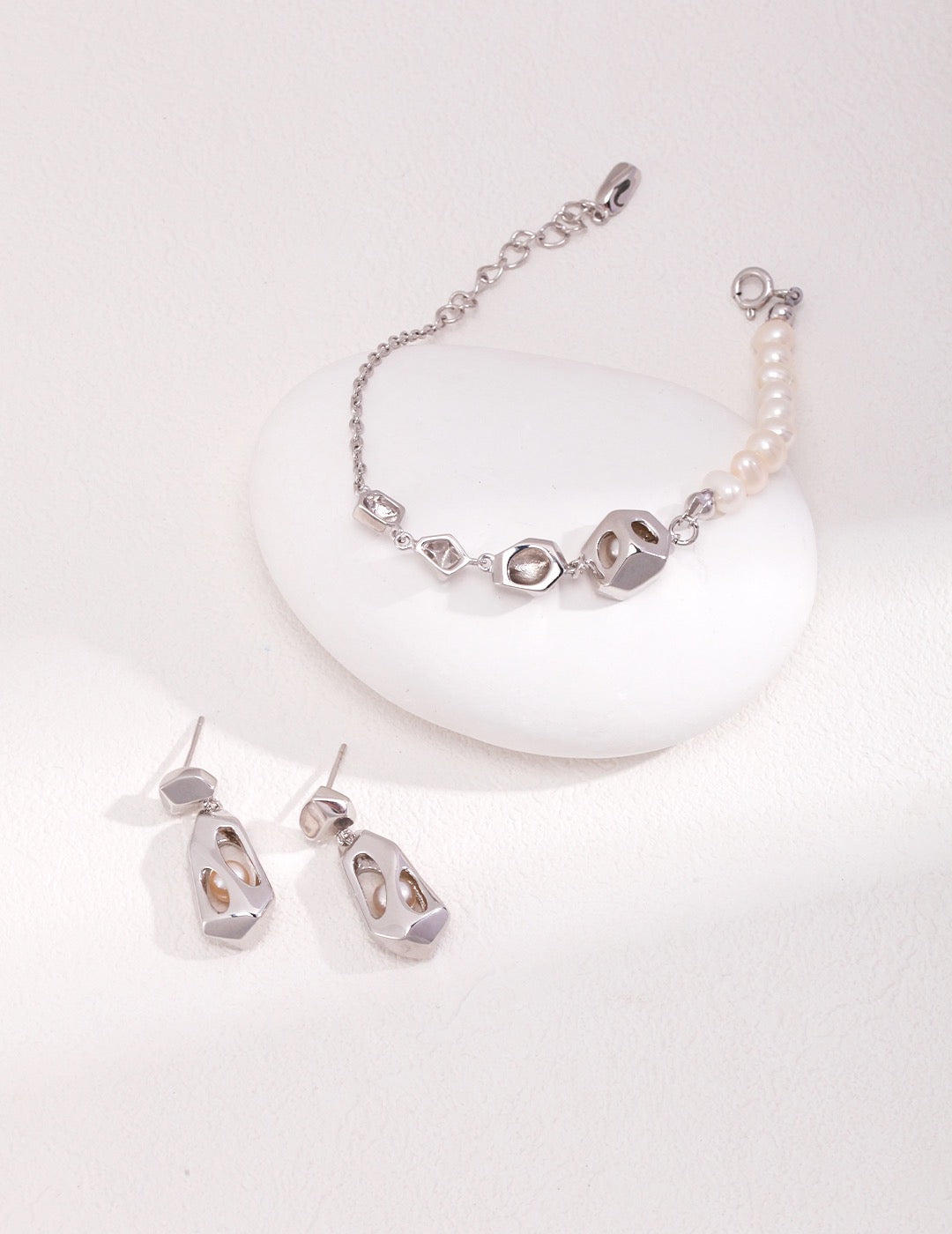 Hollow Design Pearl Earrings