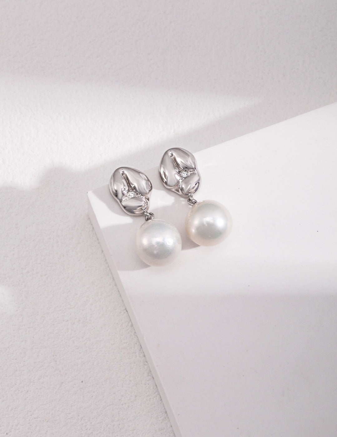 Simple Zircon Pearl Earrings