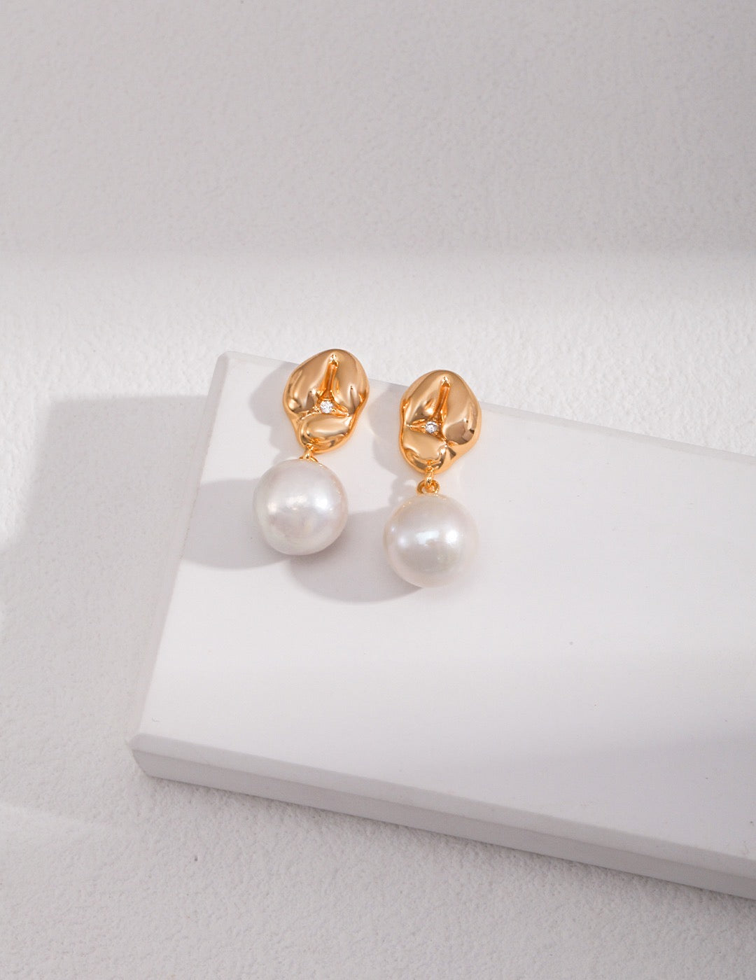 Simple Zircon Pearl Earrings