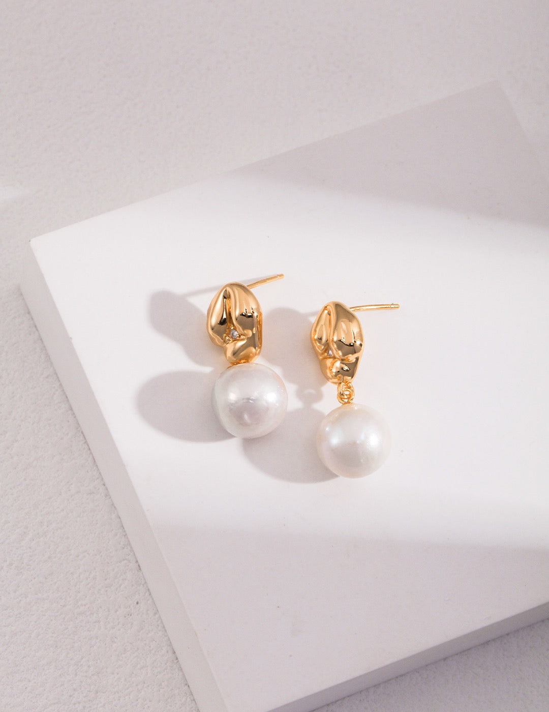 Simple Zircon Pearl Earrings